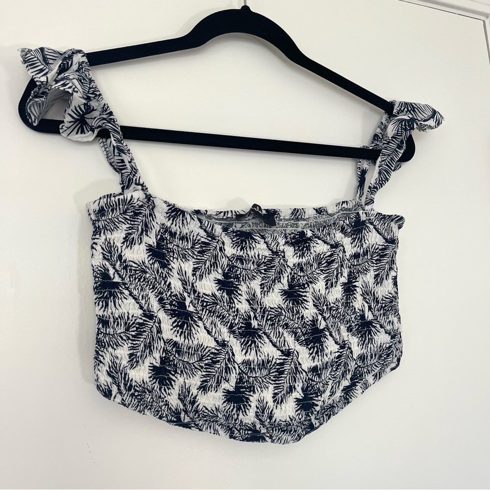 Lulus Navy Blue & White Tropical Print Smocked Off Shoulder Crop Top Size Medium - Picture 3 of 9